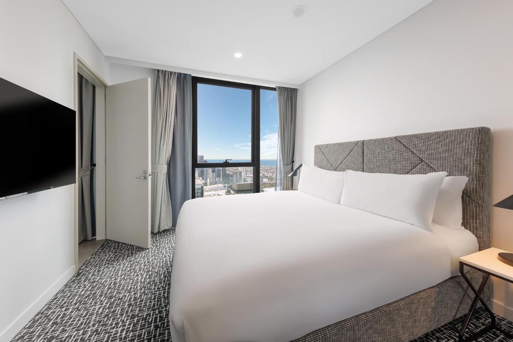Meriton Suites Melbourne Exterior foto A bedroom at the hotel