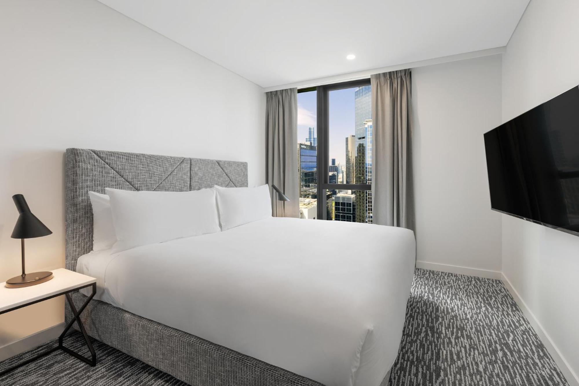 Meriton Suites Melbourne Exterior foto A bedroom at the hotel