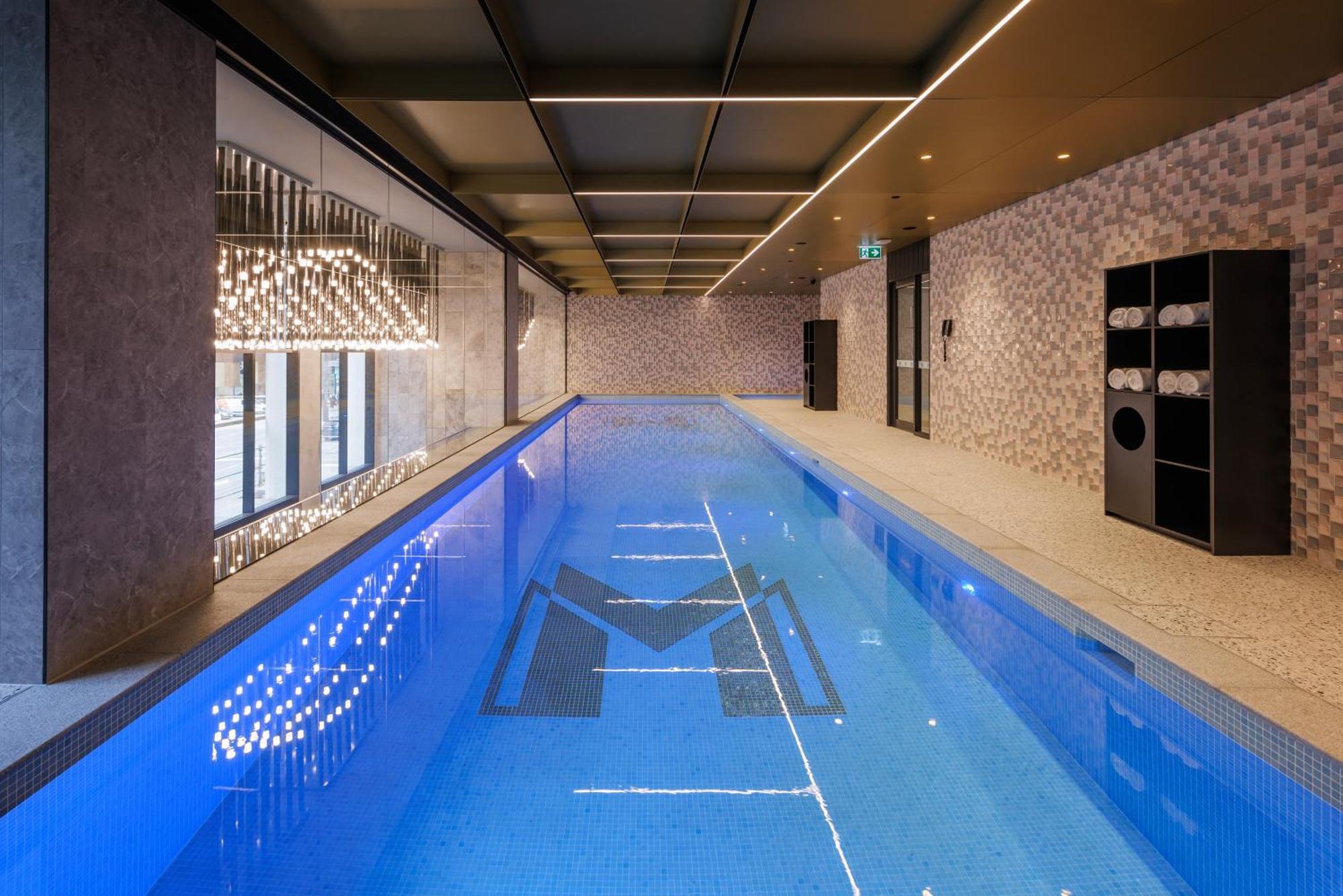 Meriton Suites Melbourne Exterior foto The pool at the 2017 edition of the 100 Best Hotel & Spa Design Awards