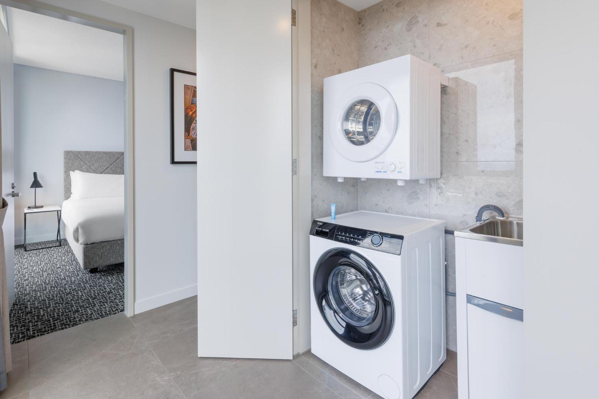 Meriton Suites Melbourne Exterior foto A washing machine